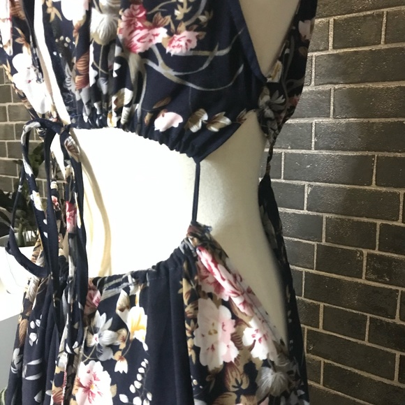 Crisscross Cut Out Front Tie Back Floral Halter Dress - Picture 11 of 16